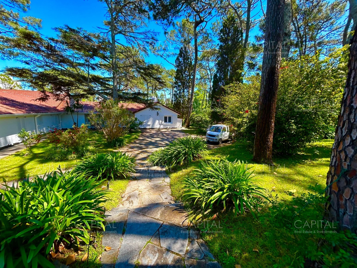 Casa ID.35451 - Importante casa en venta en Playa Mansa.