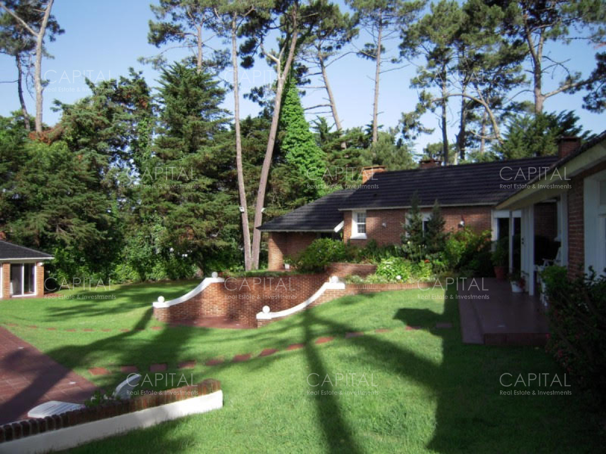 Casa ID.34561 - Casa en Venta Cuatro Dormitorios en Cantegril, Punta Del Este 