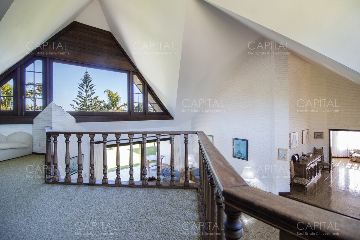 Casa ID.28185 - Venta de casa de 4 dormitorios más dependencia y hermosa piscina con gran parque en Playa Mansa, Punta del Este