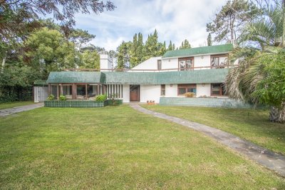 Muy buena propiedad en Venta 5 dorm., 5 baños, Playa Mansa