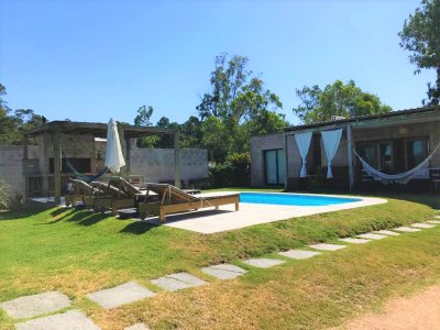 Casa en Alquiler Jardines de Córdoba, Punta del Este