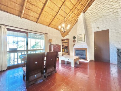 Muy buena casa en venta en Playa Mansa