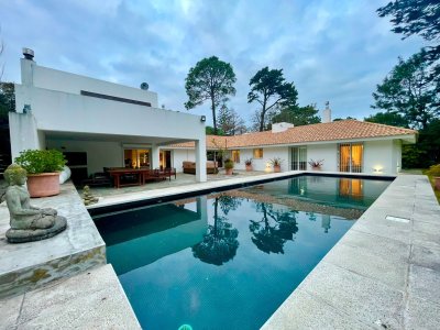 Casa Venta 6 dormitorios Golf Punta del Este