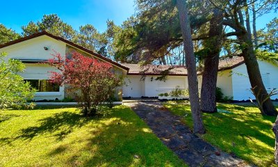 Importante casa en venta en Playa Mansa.