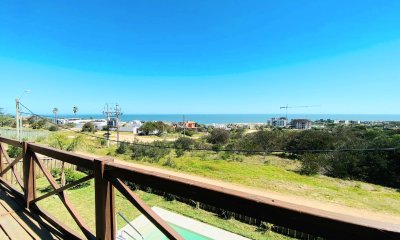 Casa de cuatro dormitorios barbacoa y piscina en Venta