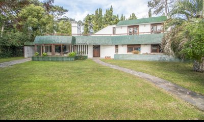 Muy buena propiedad en Venta 5 dorm., 5 baños, Playa Mansa