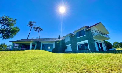 Casa Frente Al Mar Punta del Este en Venta