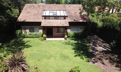 Casa de cinco dormitorios en venta, Punta Del Este