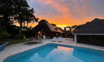 Venta Excelente Casa 5 Dormitorios piscina barbacoa Punta del Este
