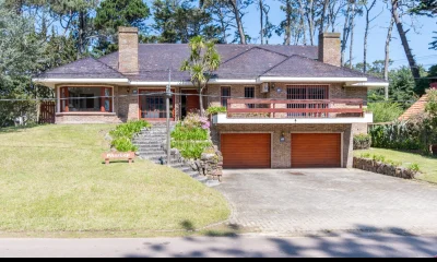 Espectacular Casa de Seis dormitorios y servicio en Venta en Lugano