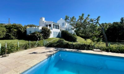 Casa En Venta Frente al Mar Playa Montoya