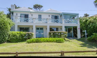 Excelente casa en  Montoya venta y alquiler a 1 cuadra de la Playa