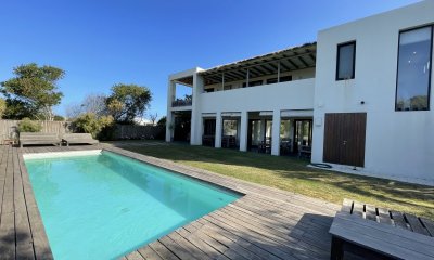 Casa de Cuatro suites en Barrio Privado, Jose Ignacio