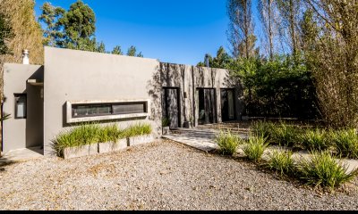 Excelente casa de estilo Minimalista en Barrio Privado La Arbolada