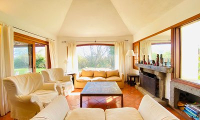 Casa Pinares con vista a la laguna en Venta