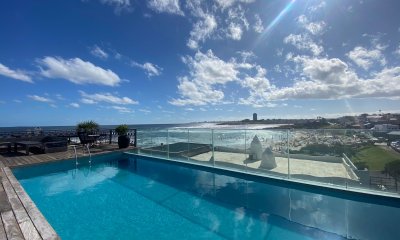 Casa en Venta Frente al Mar Ocho Dormitorios + Dependencia de Servicio - La Barra