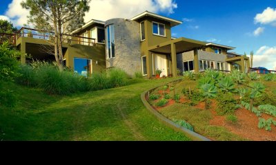 Espectacular casa en La Barra con gran parque con divina vista al  bosque