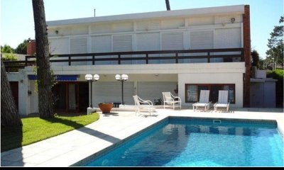 Casa de Cuatro Dormitorios en Playa Mansa