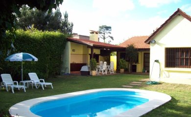 Casa en Venta Playa Mansa Cuatro Dormitorios y Piscina - Playa Mansa