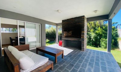 Casa en Venta en Punta Piedras, Manantiales.