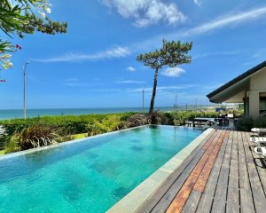 Casa en Venta Playa Mansa Frente al Mar Cuatro Dormitorios