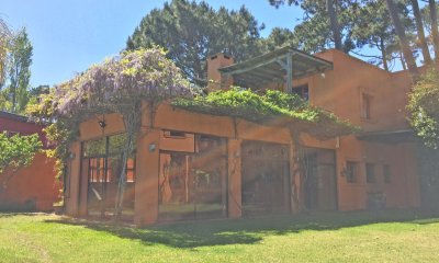 La Arbolada Barrio Privado  Casa en Venta Cinco Dormitorios Piscina