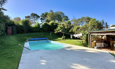 Casa de cuatro dormitorios en venta, Playa Mansa, Punta del Este.