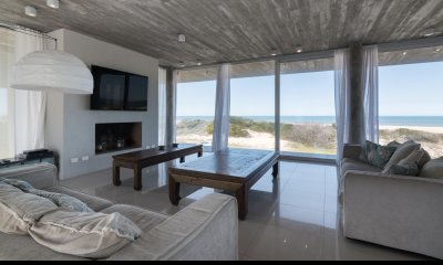 Excelente residencia moderna frente al mar en Montoya