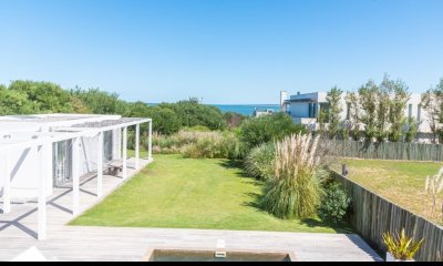 Casa en Venta De  Cuatro Dormitorios mas Dependencia en Jose Ignacio