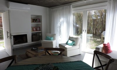 Muy linda casa en Manantiales de 3 Dorm y dependencia a pasos del mar