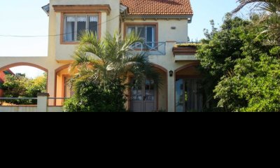 Muy linda casa en primera línea del mar - Montoya