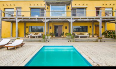 Casa en venta primera linea frente al mar en Altos de Punta Piedra