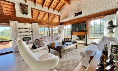 Espectacular casa en Venta Playa Mansa con Pisicina