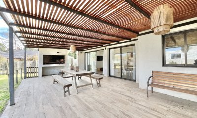 Casa de 3 dormitorios en barrio privado, zona colegios .