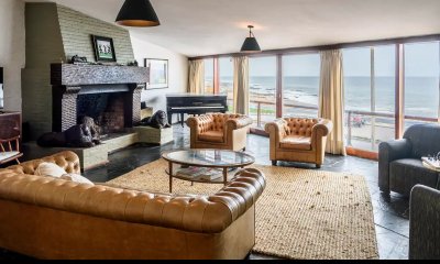 Casa de seis dormitorios en primera linea frente al mar en Península de Punta del Este