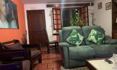 Venta de casa con dos dormitorios y pequeña piscina Bio. Córdoba cerca a los colegios