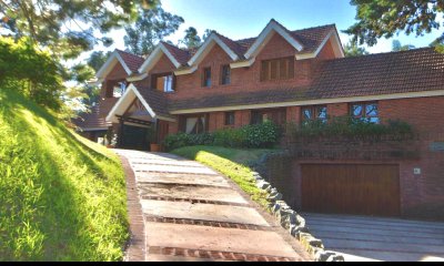 Chalet en Venta Cinco dormitorios y doble dependencia en Golf Punta del Este