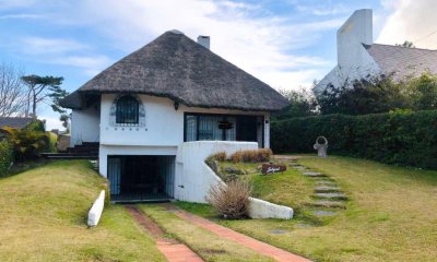 Casa en Playa Mansa de tres dormitorios en venta, Punta del Este