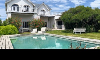 Moderna Casa de Cuatro Dormitorios en José Ignacio - Venta