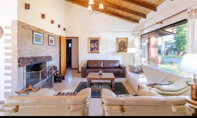 Muy linda casa en Venta en Playa Mansa + Punta del Este cuatro dormitorios