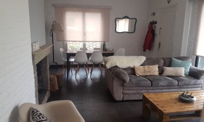 CASA EN VENTA DE 3 DORMITORIOS EN PLAYA MANSA PUNTA DEL ESTE