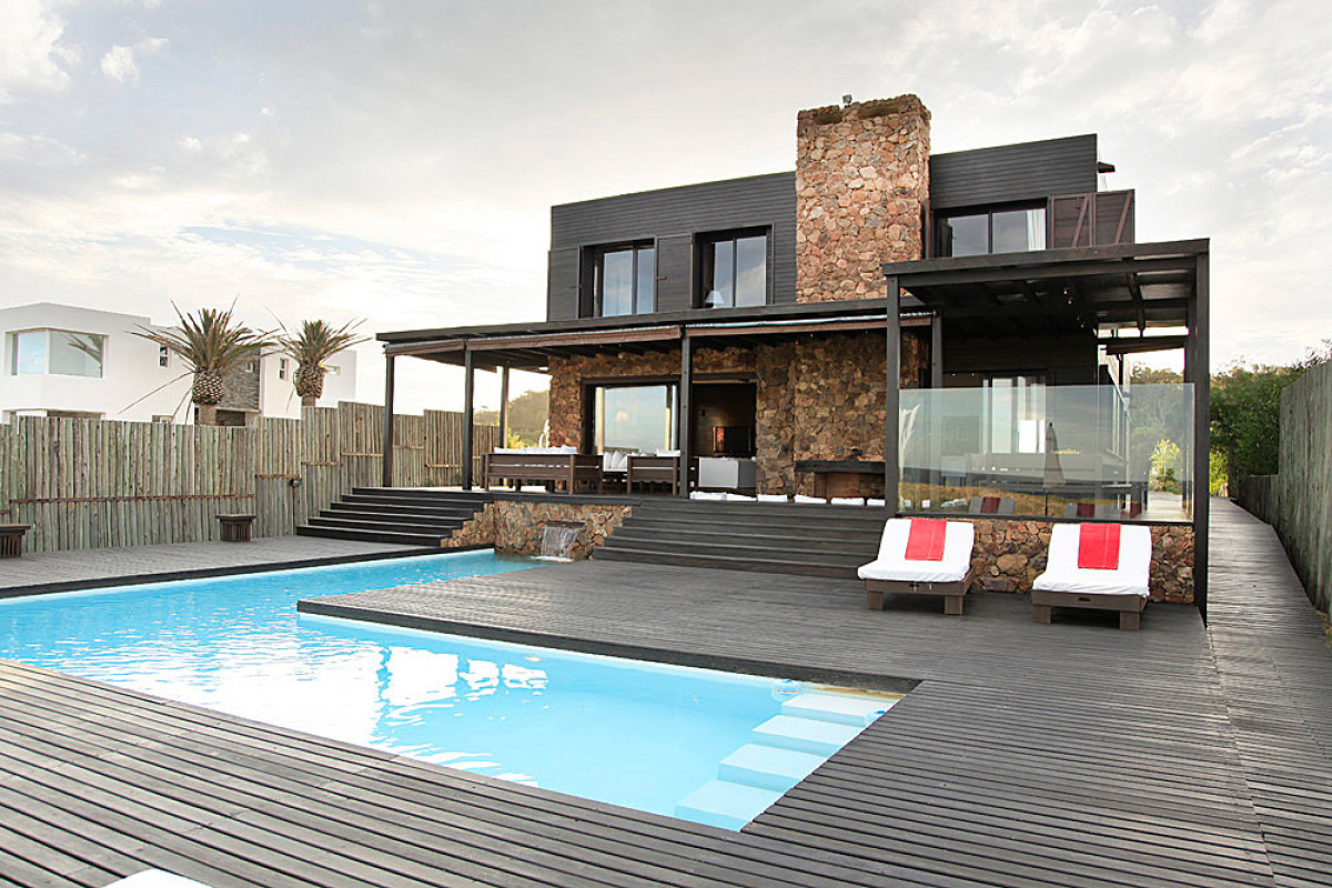 Hermosa casa en venta de 5 dormitorios en Santa Monica, Jose Ignacio.