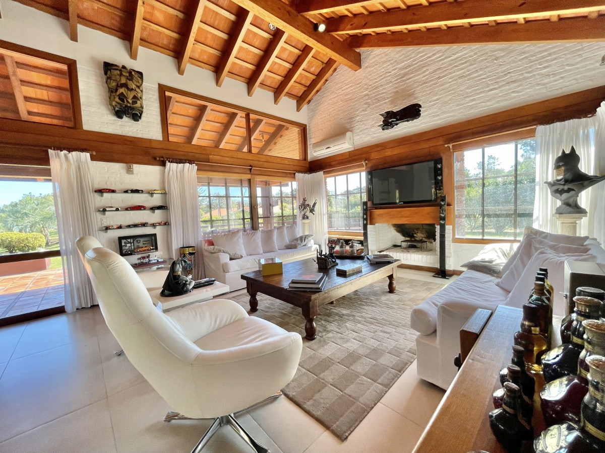 Espectacular casa en Playa Mansa con Pisicina