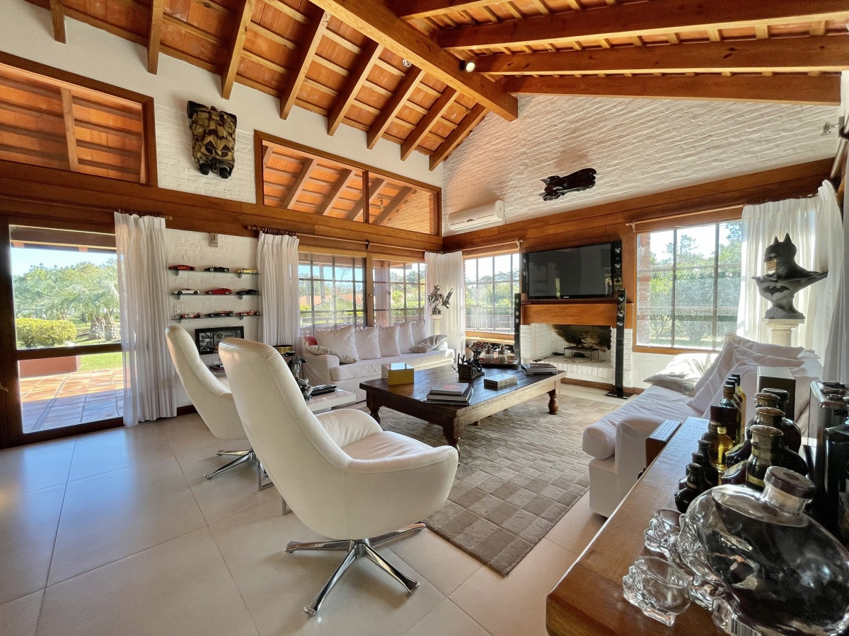 Espectacular casa en Playa Mansa con Pisicina