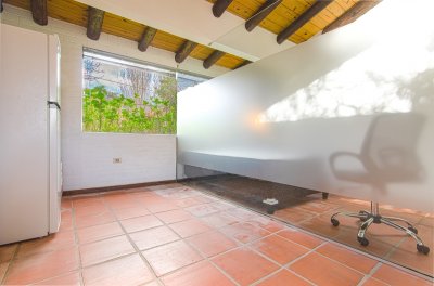 excelente local en venta en inmejorable ubicación punta del este - ccp33375l