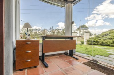 excelente local en venta en inmejorable ubicación punta del este - ccp33375l