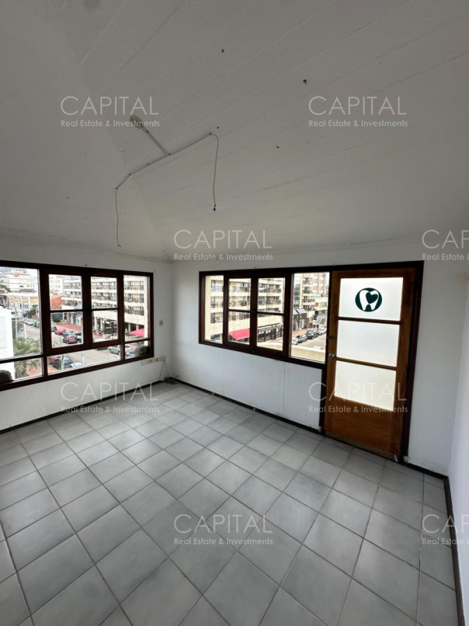 Oficina en alquiler anual zona Peninsula de Punta del Este. - CCP40501L