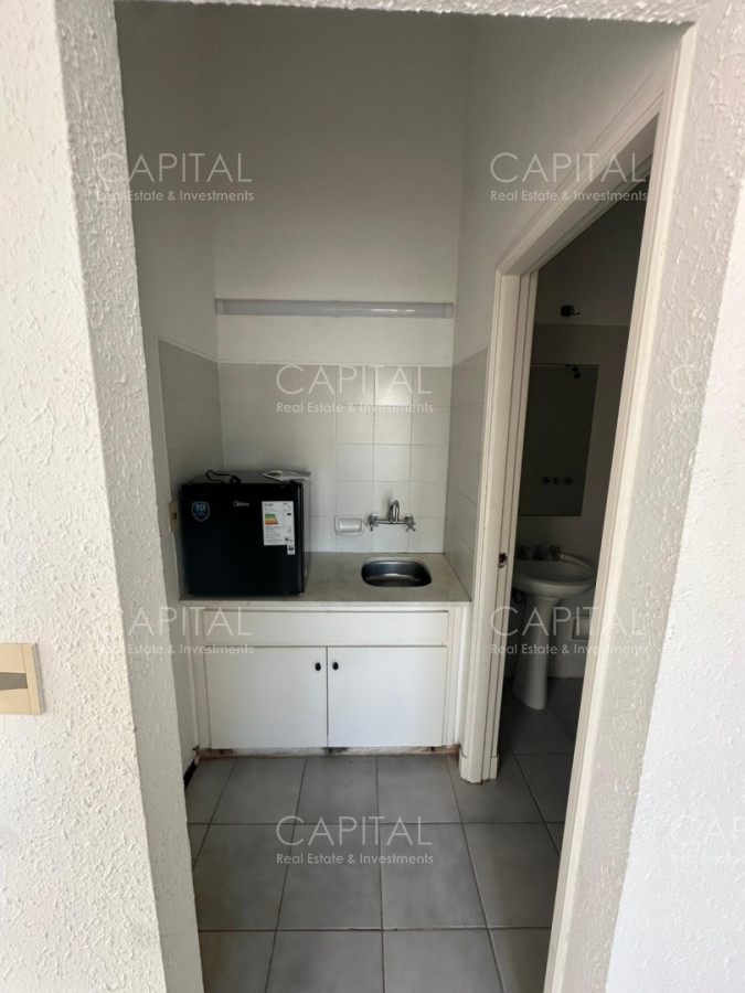 Local Comercial ID.40501 - Oficina en alquiler anual zona Peninsula de Punta del Este.