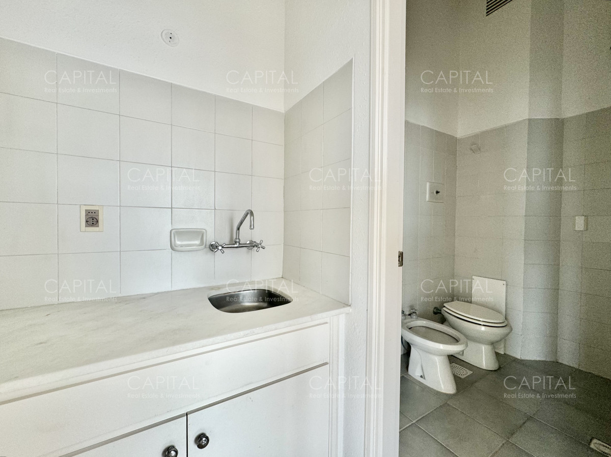 Local Comercial ID.37779 - Oficina con vista al mar en alquiler, Punta del Este.