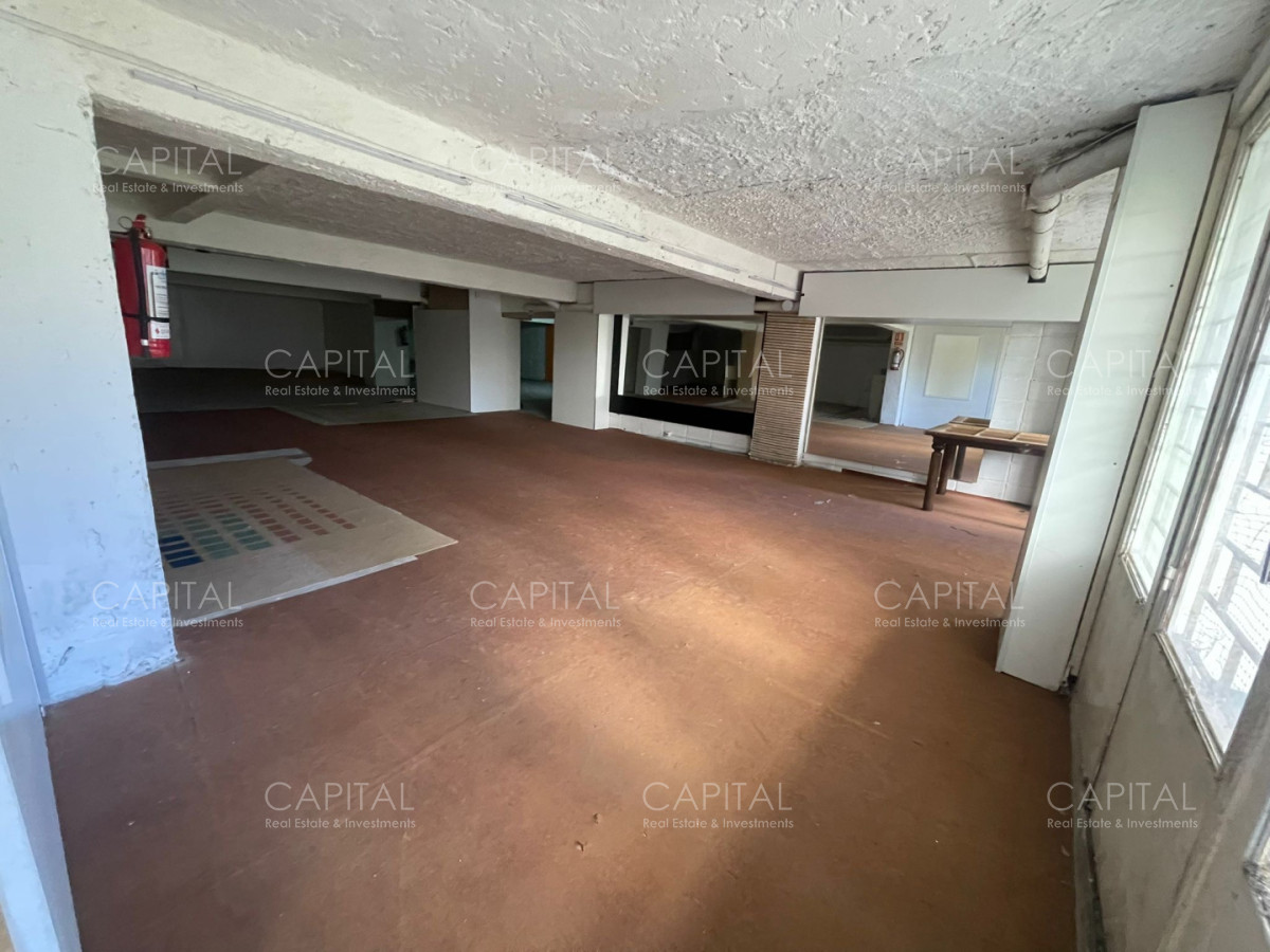 Local Comercial ID.39861 - Gran Local en Avenida Italia